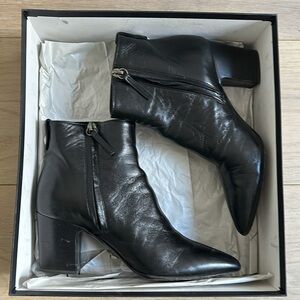 Giuseppe Zanotti Black Leather Ankle Boot with zipper closure